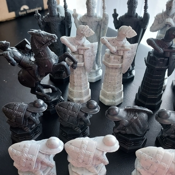 Harry Potter 2002 Wizard Chess Replacement Pieces 23 Pieces - Picture 3 of 5